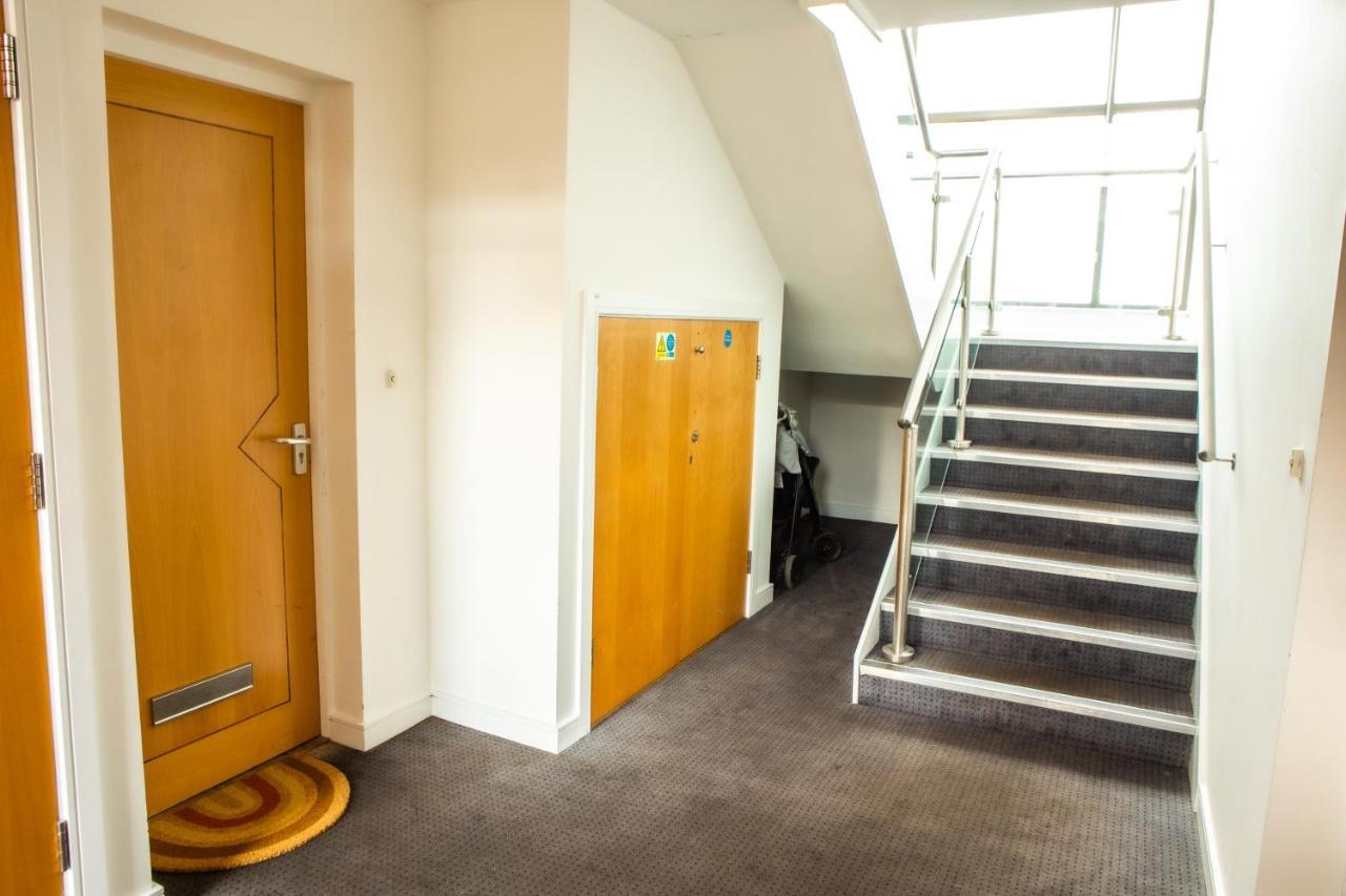 Newly Furnished Appartment Near Train Station Wolverhampton Eksteriør bilde